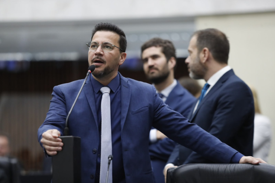 Deputado aciona Gaeco para investigar vídeos.