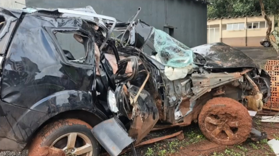 Duas jovens morrem em acidente com carro 