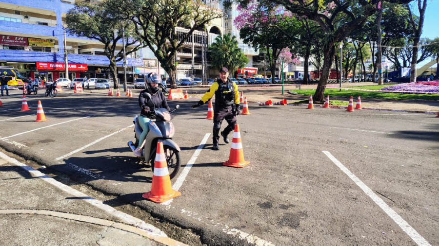 Maringá oferece treinamento para motociclistas.