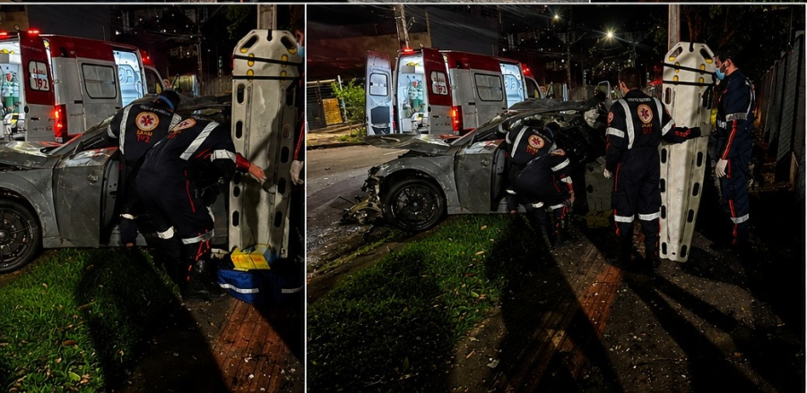 Carro esportivo fica destruído após colisão.