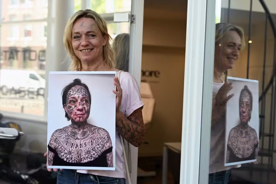 Agressor tatuou o seu nome mais de 12 vezes no rosto da mulher.