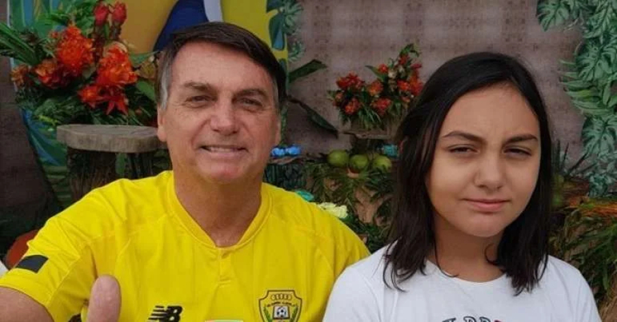 Xingou filha de Bolsonaro de p....., e foi absolvida.
