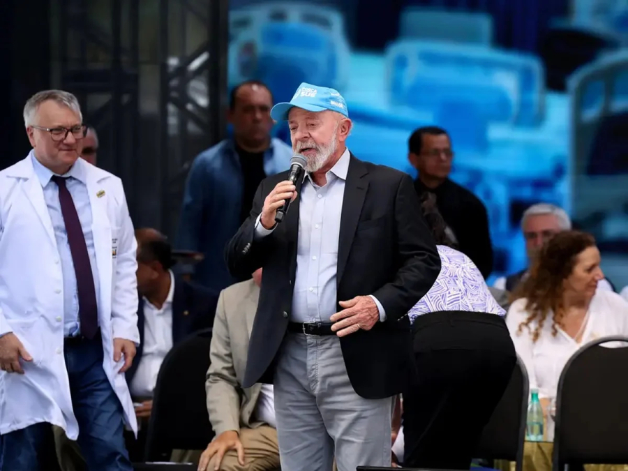 TRE-SP multa Lula por propaganda antecipada.