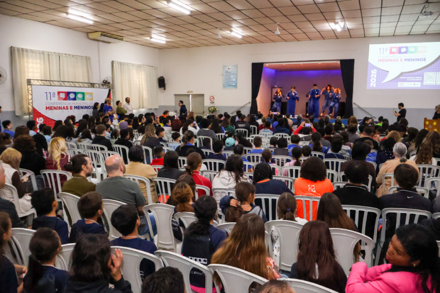 Conferência reúne 300 participantes.