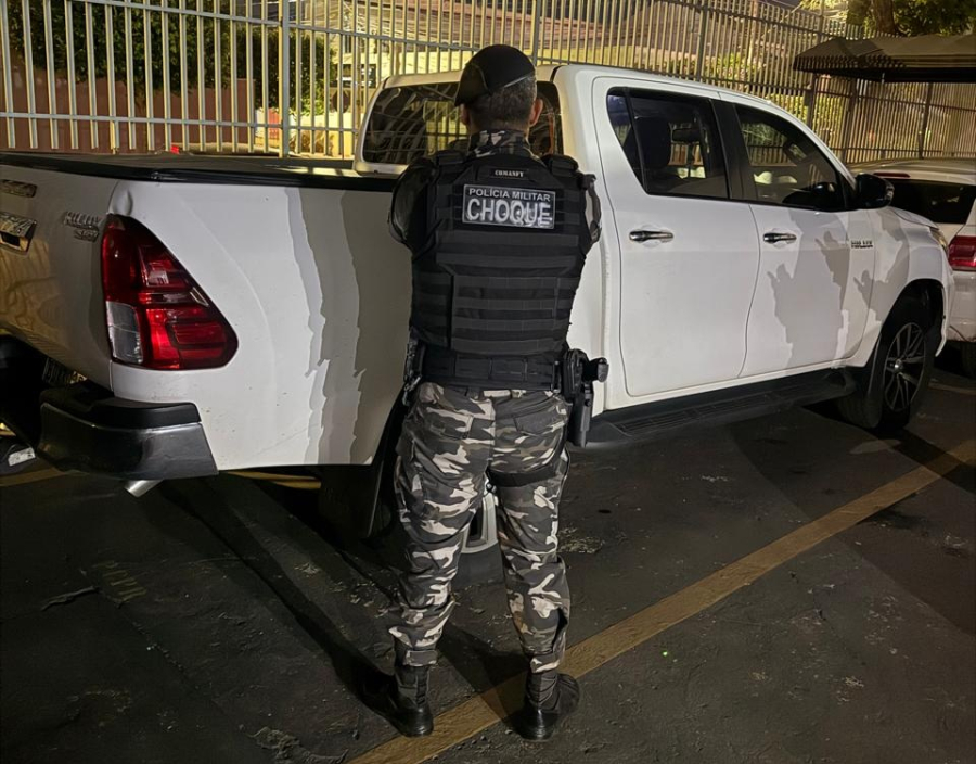 Polícia Militar recupera caminhonete furtada em Maringá.