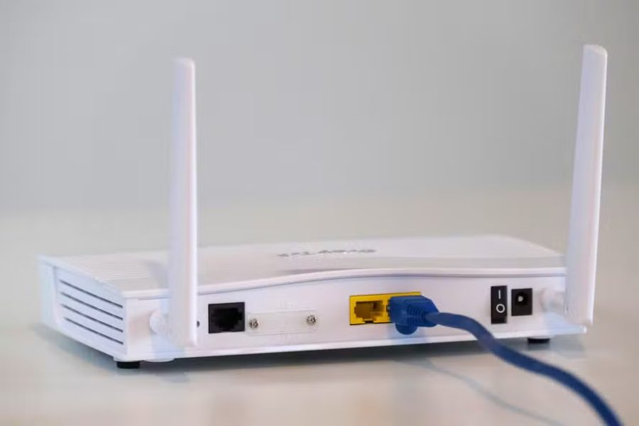 Moeda ou chave em cima do roteador melhora o Wi-Fi? 
