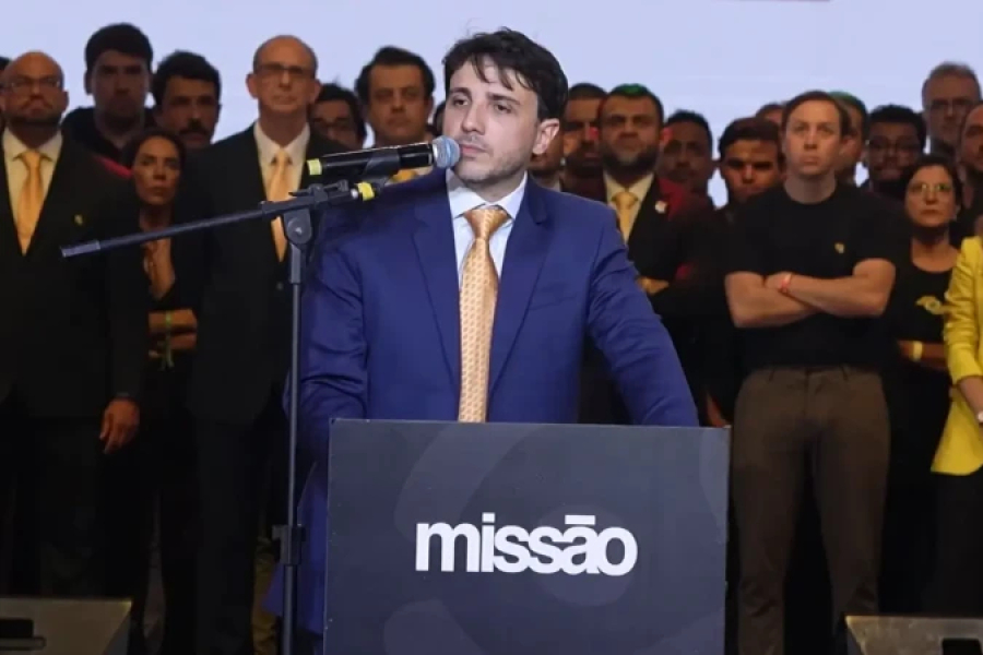 Renan Santos ataca todos e promete 'matar quem roubar'
