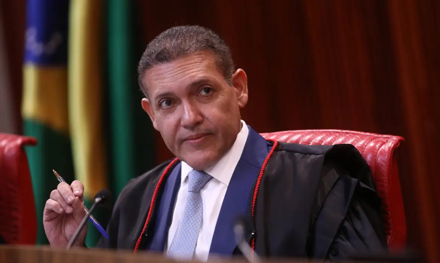 Em sessão do TSE, Nunes Marques defende urnas eletrônicas