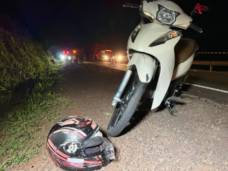 Mulher morre após cair de moto e ser atropelada