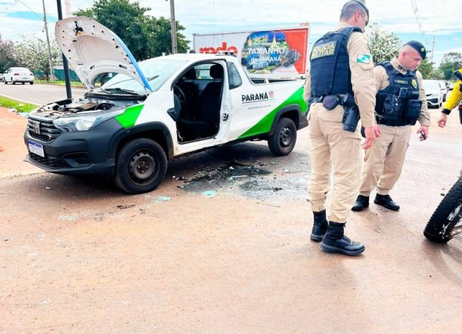 Carro da Prefeitura leva motociclista ao HU.