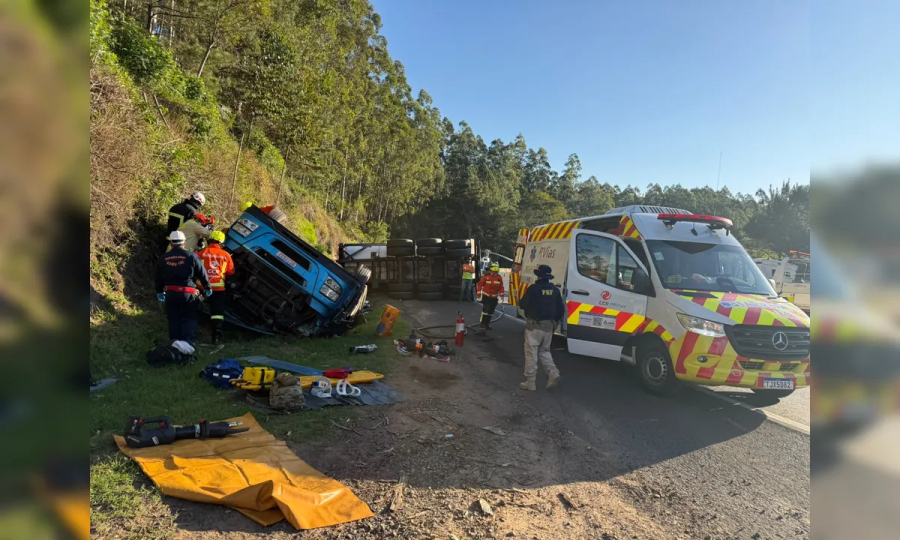Carreta tomba em Mauá da Serra e deixa dois mortos