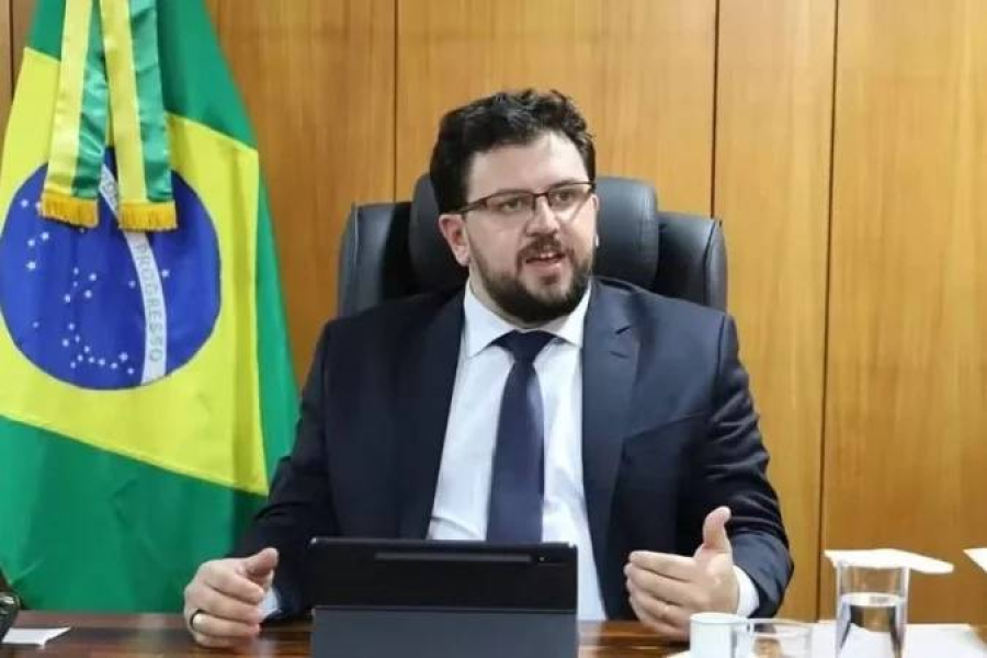 Ex-chefe de gabinete de Lula sai da campanha.