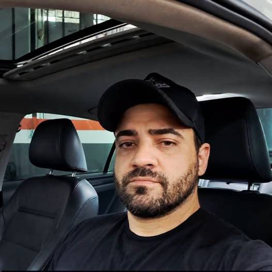 PC investiga ataque a empresário em garagem.