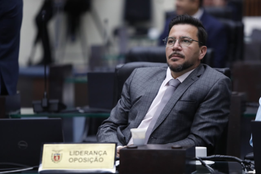 Deputado Arilson propõe estágio universitário.