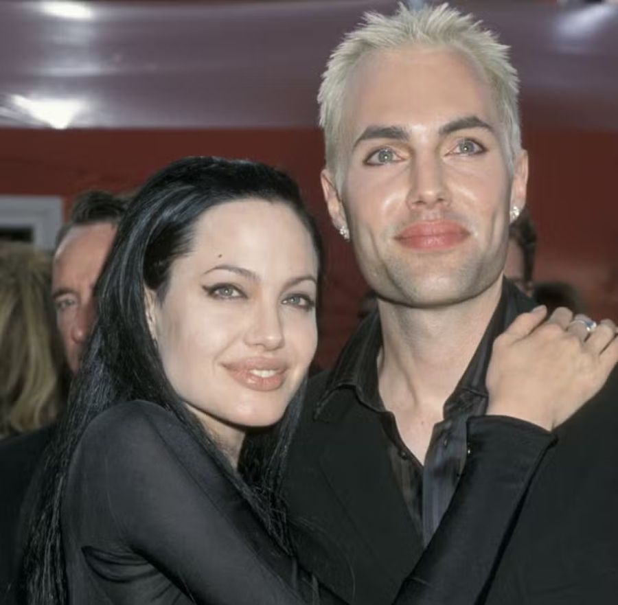irmão de Angelina Jolie se assume gay 