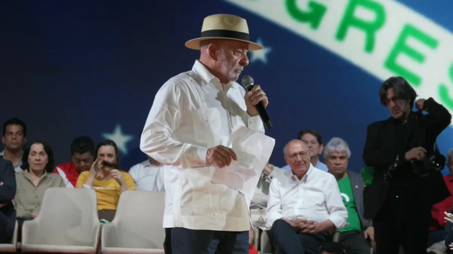 Governo Lula é desaprovado por 49% e aprovado por 46%