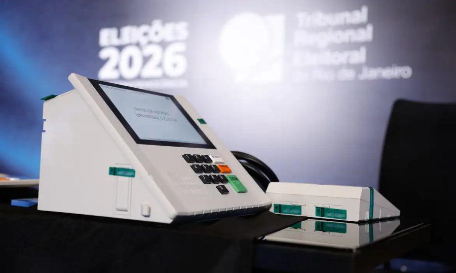 Eleitores que moram no exterior podem solicitar voto em trânsito