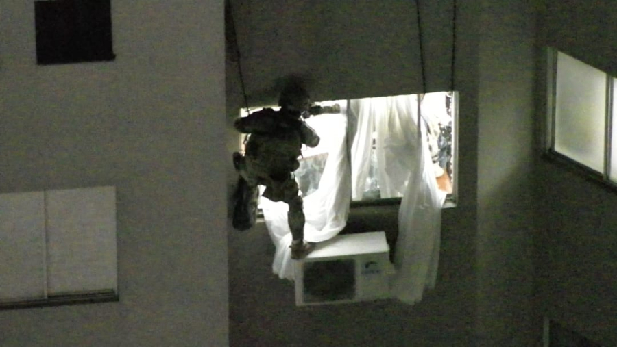 BOPE invade apartamento e salva casal de idosos.