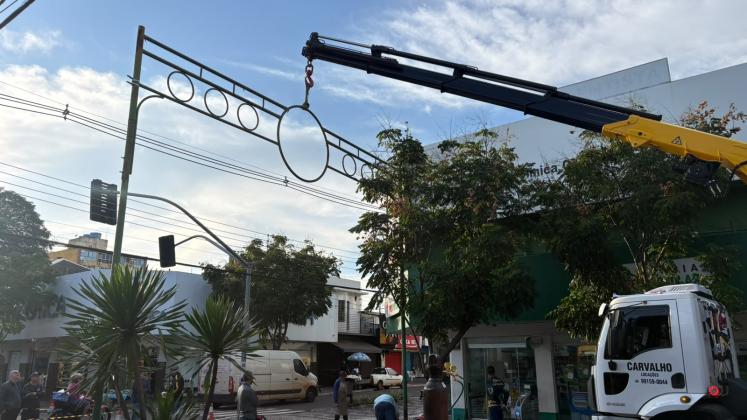 Prefeitura inicia retirada de pórticos na área central