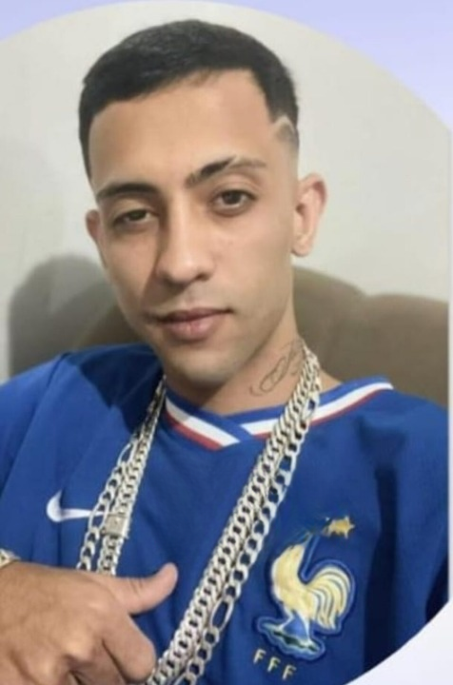 Jovem é morto com vários tiros dentro de casa.