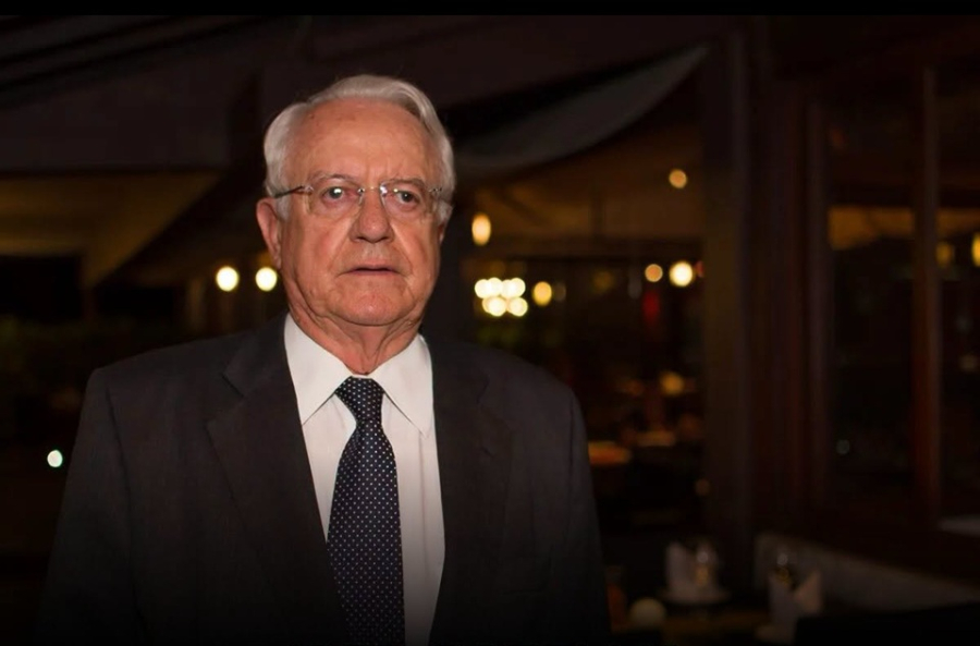 Itamaraty concede passaporte a ex-ministro do STF