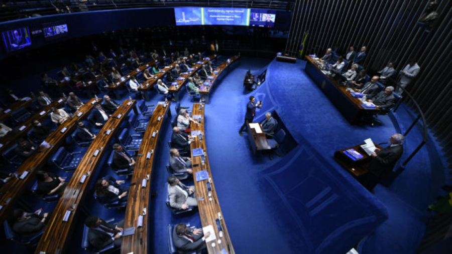 Fim da escala 6x1 avança e proposta chega à CCJ