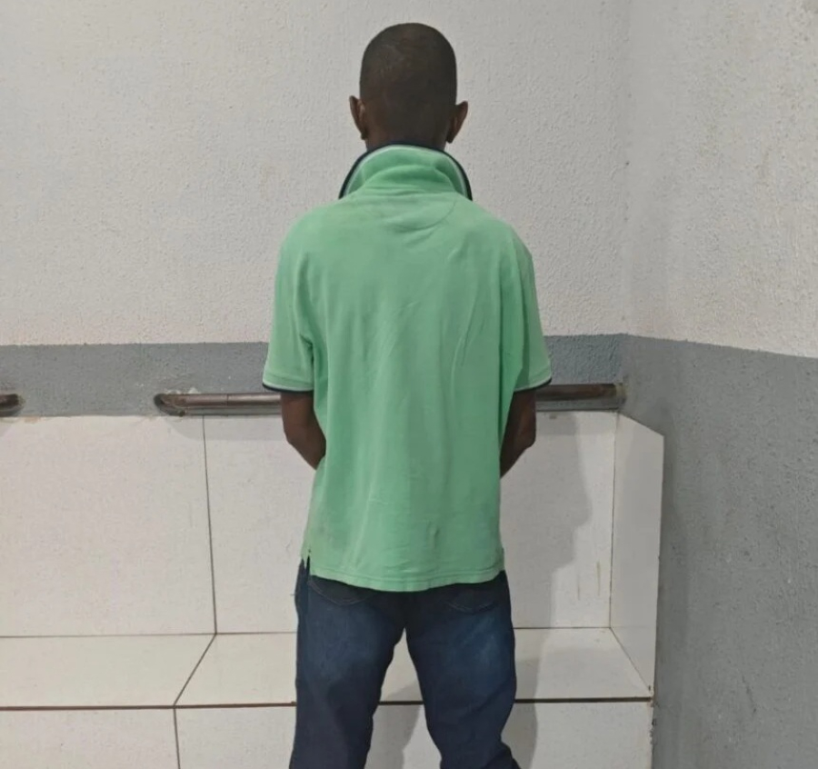 Homem é preso após esfaquear companheira.