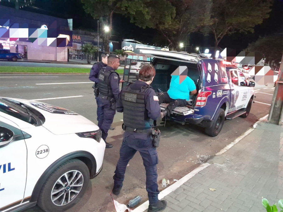 Preso após acidente, embriaguez e ofensa racial.