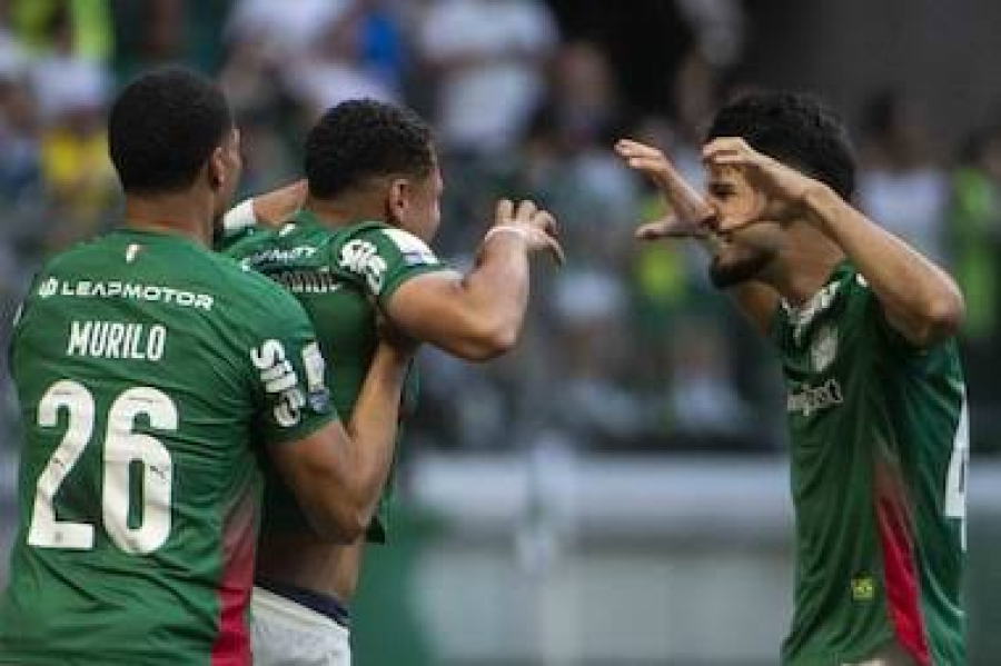 Palmeiras goleia Vasco e volta a abrir frente no Brasileirão: 4 a 1