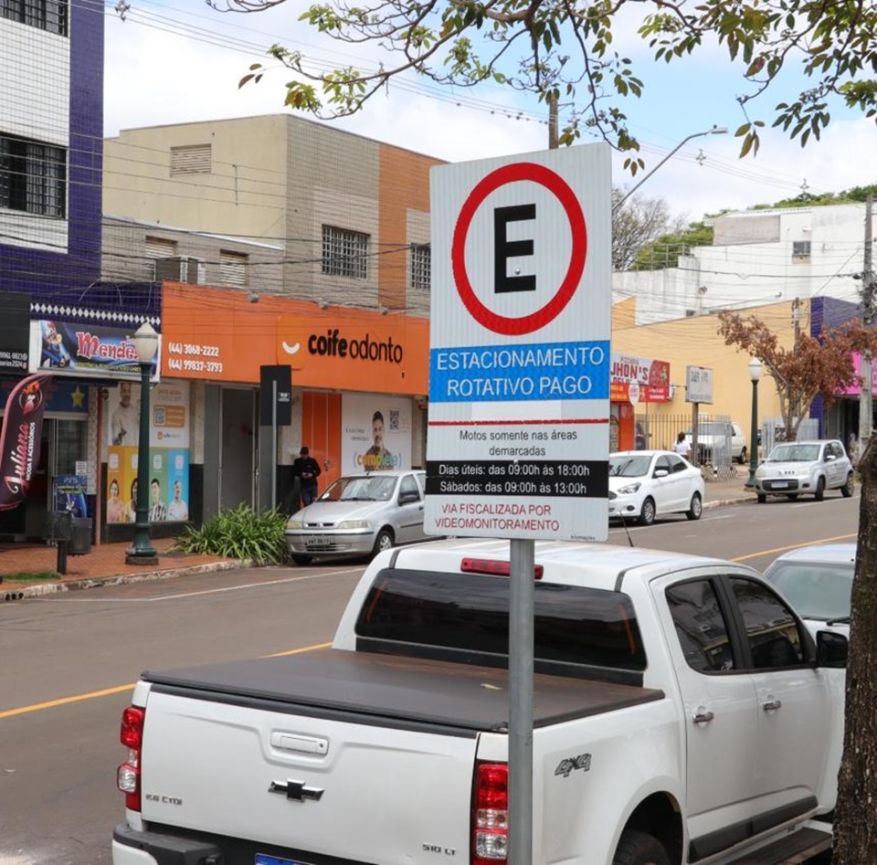 Prefeitura discute ajustes no Estacionamento.