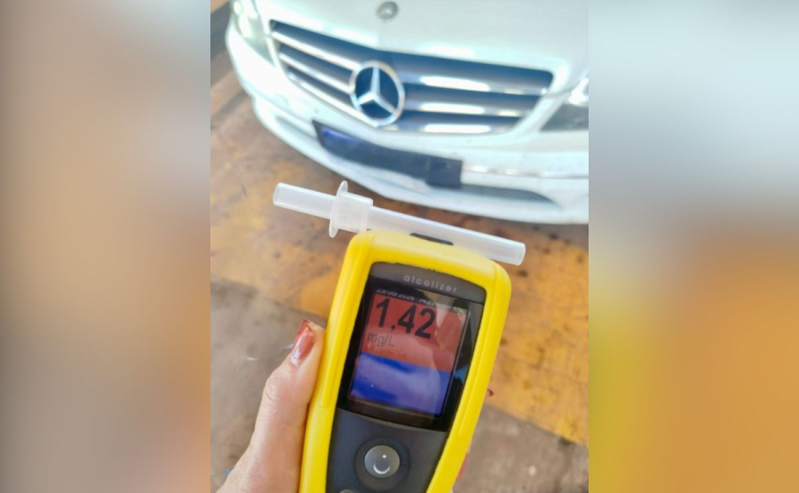 Motorista tenta passar por pedágio totalmente embriagado