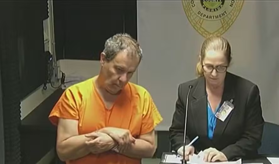 Médico é preso abrindo malas e furtando objetos
