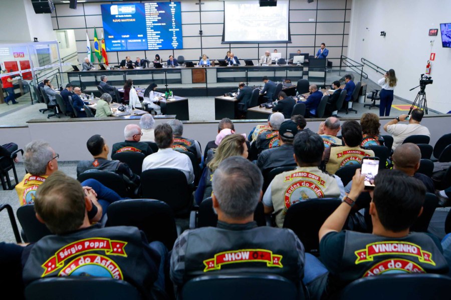 Vereadores aprovam 12 projetos na sessão de hoje
