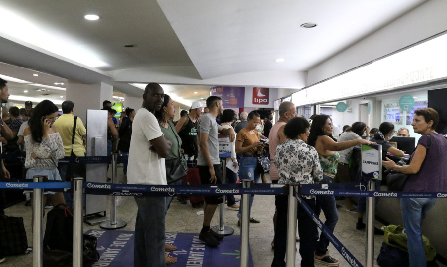 Justiça garante meia passagem interestadual para idosos.