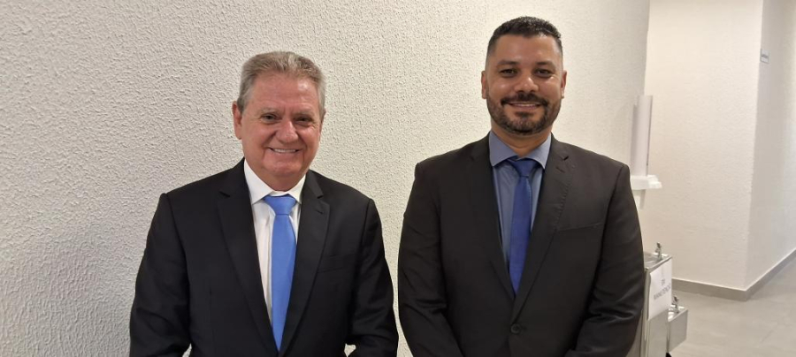 Crise entre prefeito e vice vem a público.