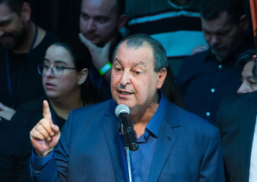 Senador apresenta relatório da PEC 6X1