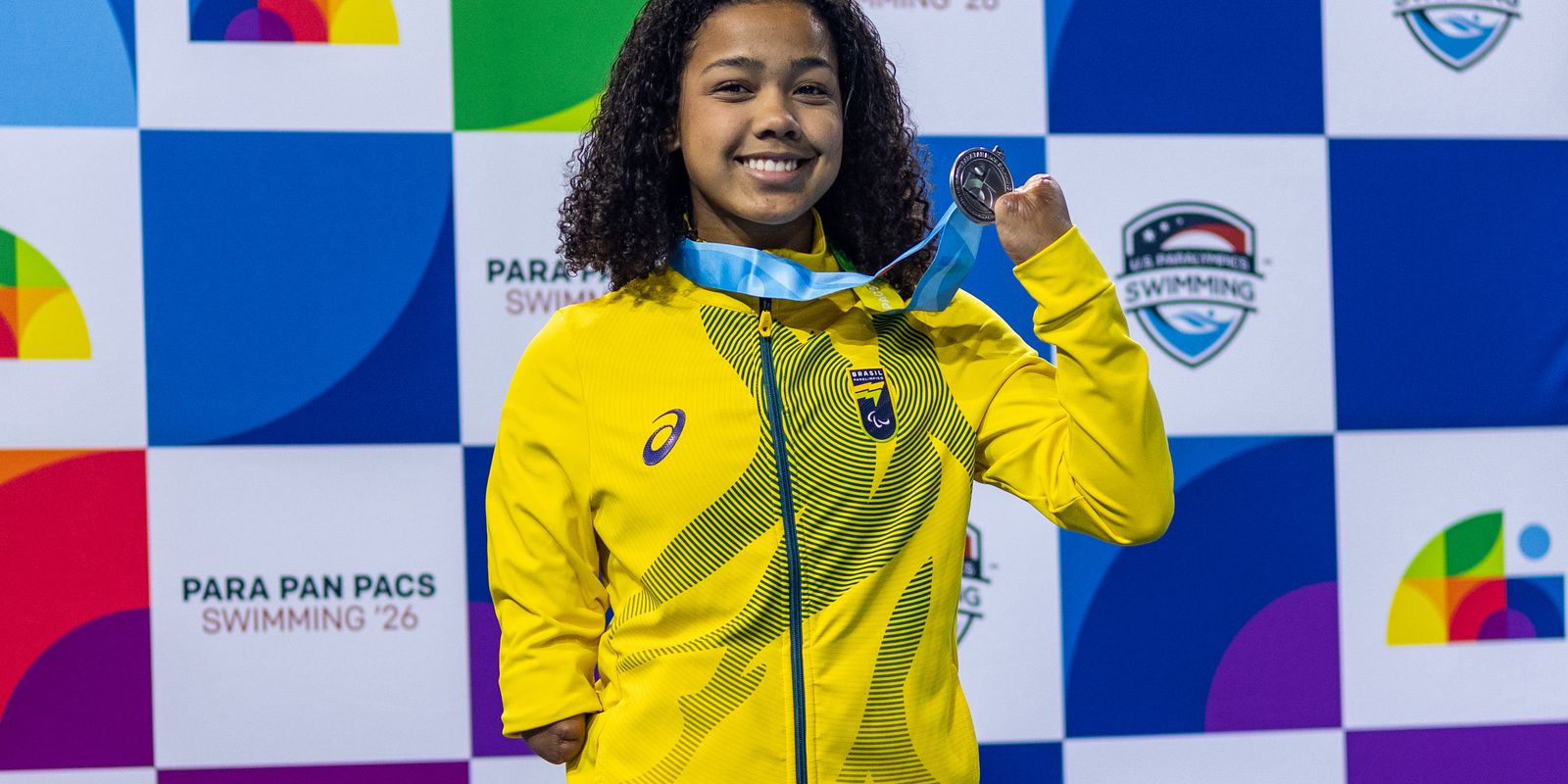 Nadadora Alessandra quebra recorde mundial