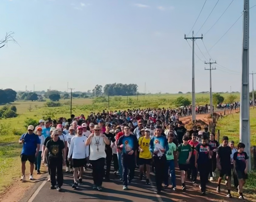Caminhada encerra Mês Vocacional em Colorado.