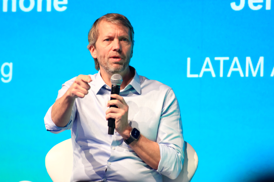 LATAM alerta que reforma vai encarecer passagens