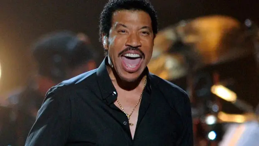 Lionel Richie vai para UTI após show