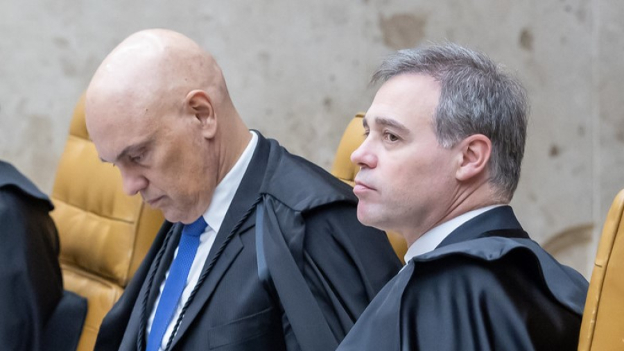 Mendonça avalia incluir Moraes em investigação.