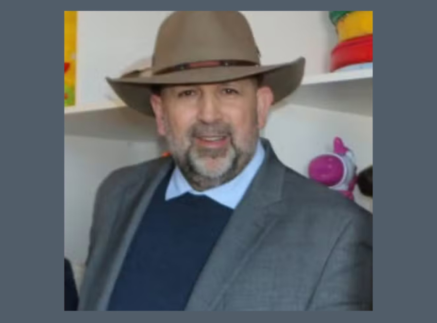 Ex-apresentador é indiciado por estupro.