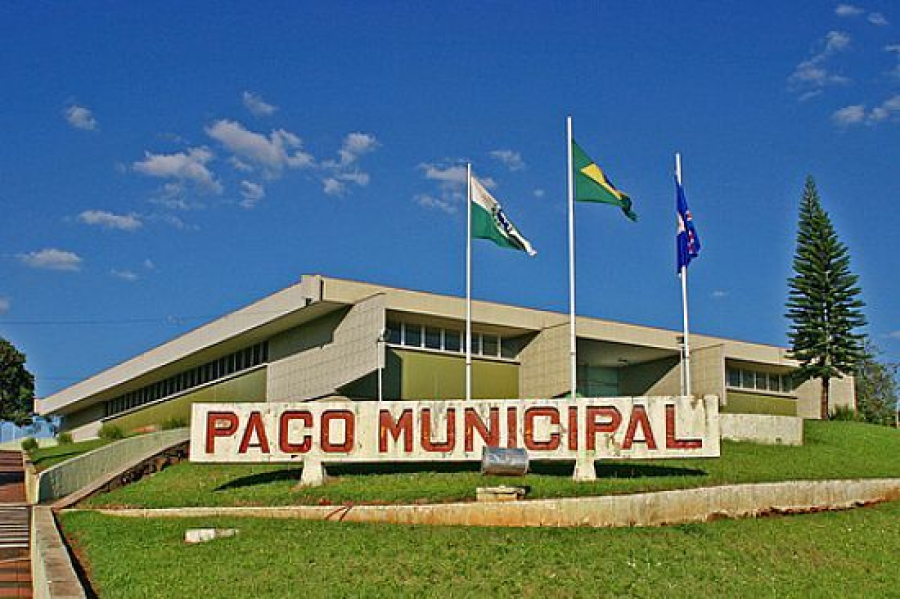 Prefeitura afasta comissionado após apuração inicial de denúncias