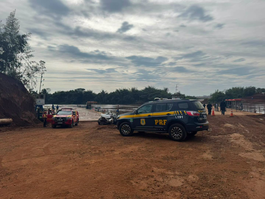 Homem morre após carro cair no Rio Piquiri.