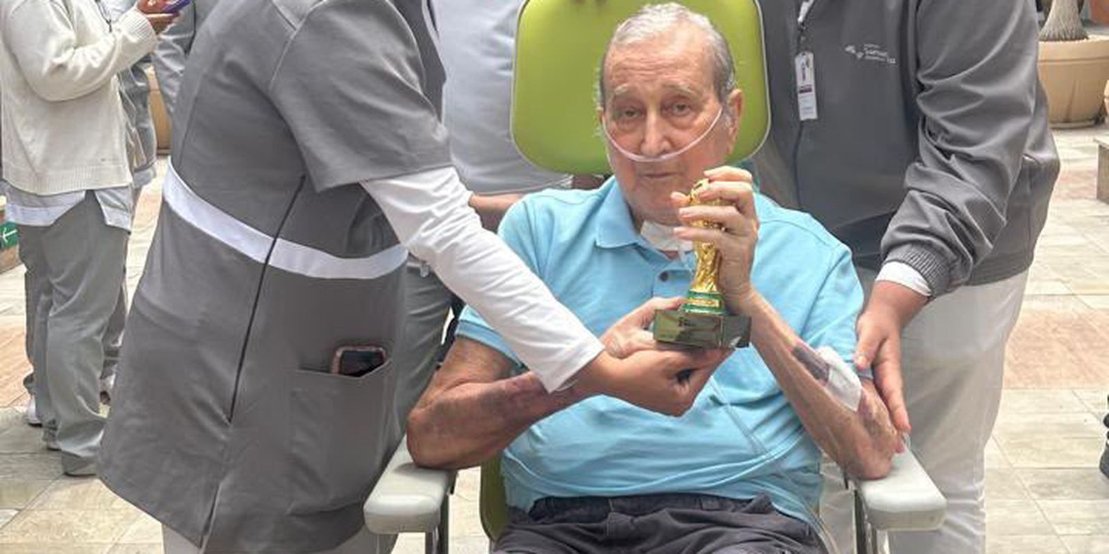Ex-técnico da Seleção, Parreira recebe alta.
