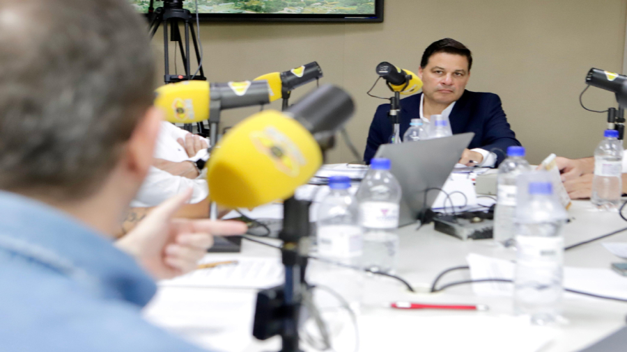 Sandro Alex defende infraestrutura em sabatina