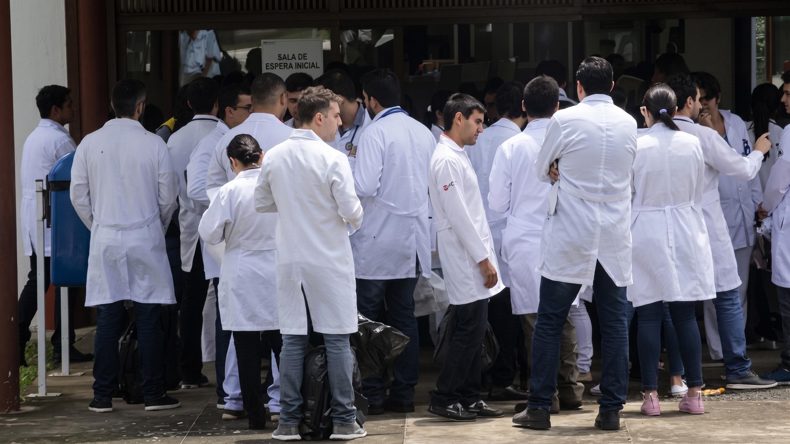 Divulgada a relação dos aprovados no Revalida