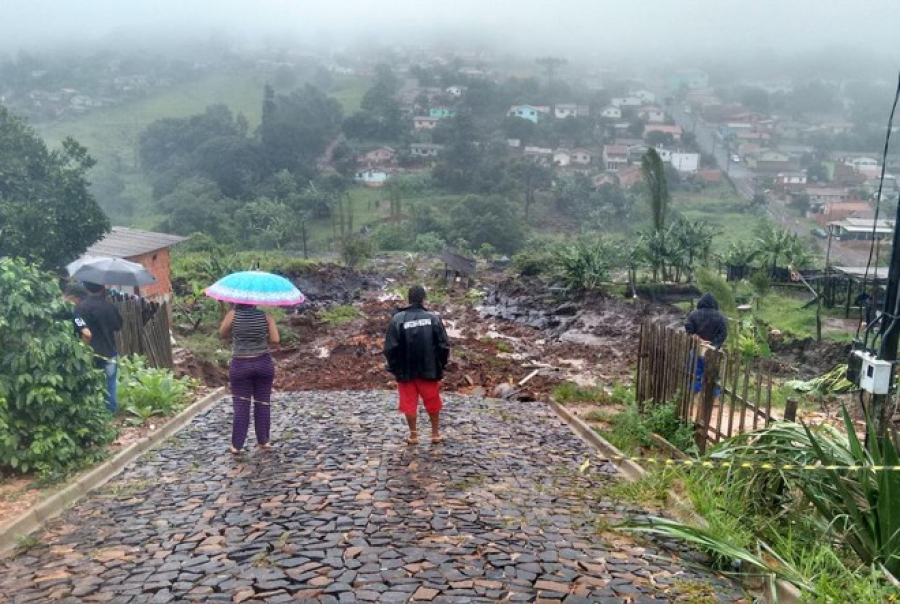 Temporais deixam três mortos e mais de 14 mil pessoas afetadas 