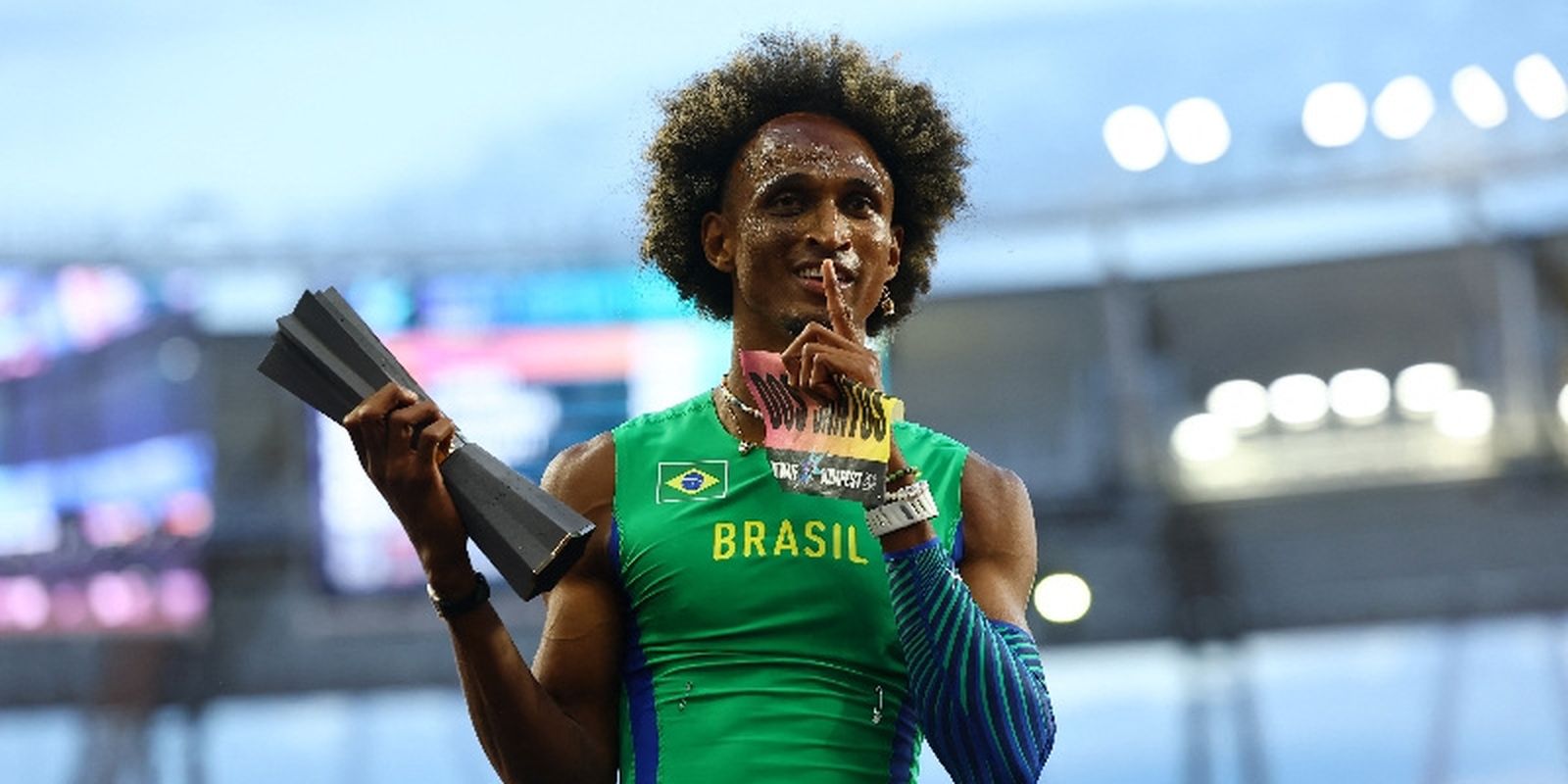 Alison dos Santos é campeão do Ultimate 2026