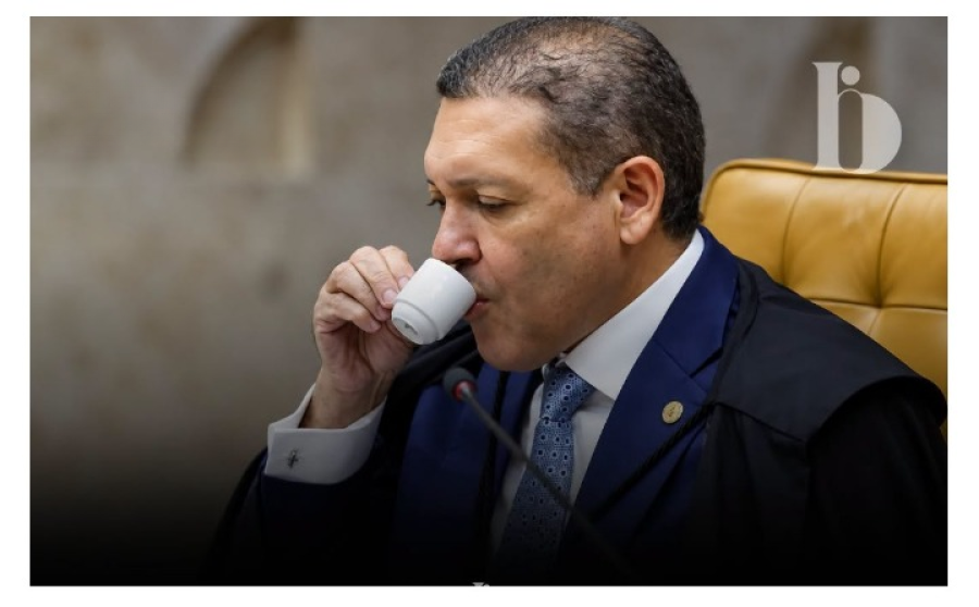 Nunes Marques deixa julgamento sobre Moraes